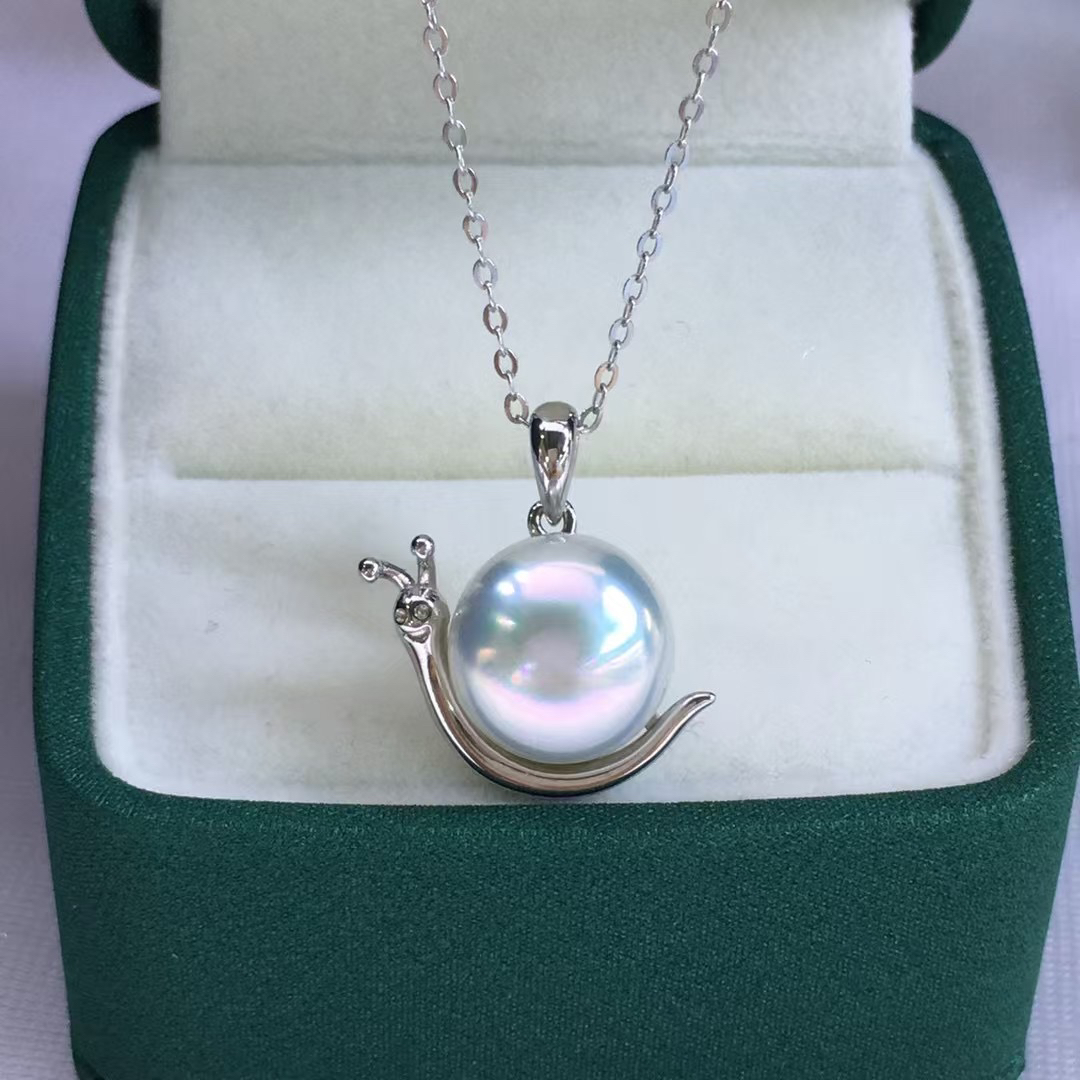 蜗牛造型海水澳白吊坠12-13mm镶嵌银 宝石冷光 表皮整体干净细腻