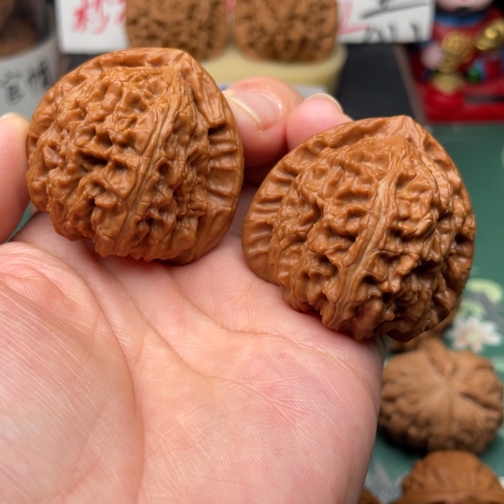 【闪购商品】文玩核桃把件44三角白