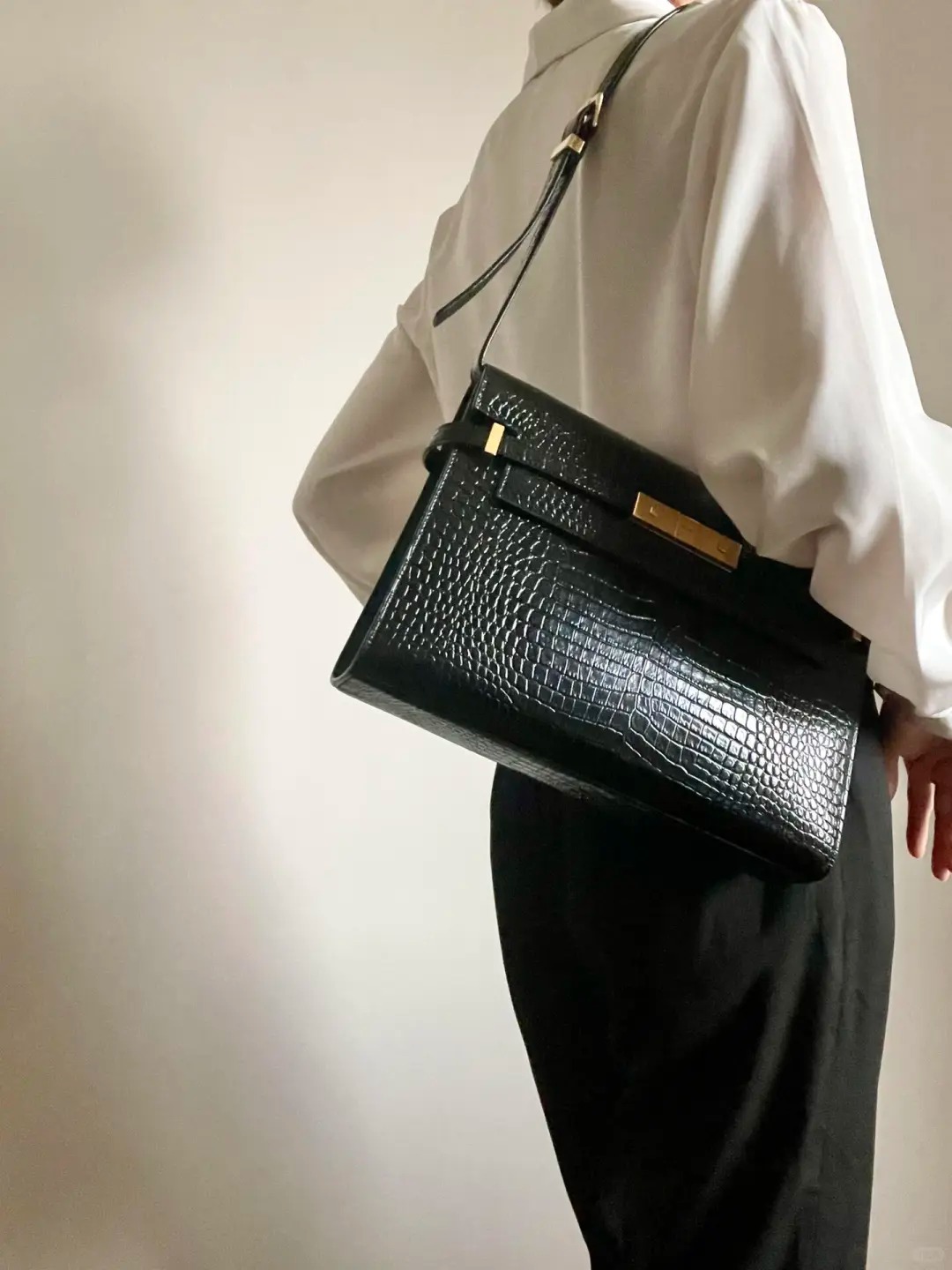 99新 YSL/圣罗兰 曼哈顿黑金中号鳄压/99新/优选