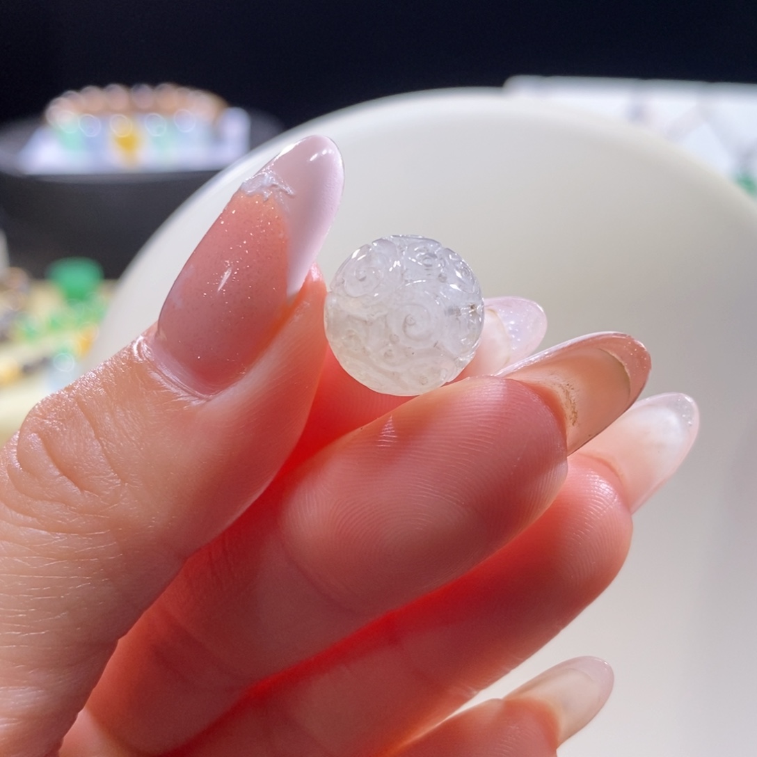 自***e翡翠未镶嵌颈饰翡翠冰阳底雕刻珠