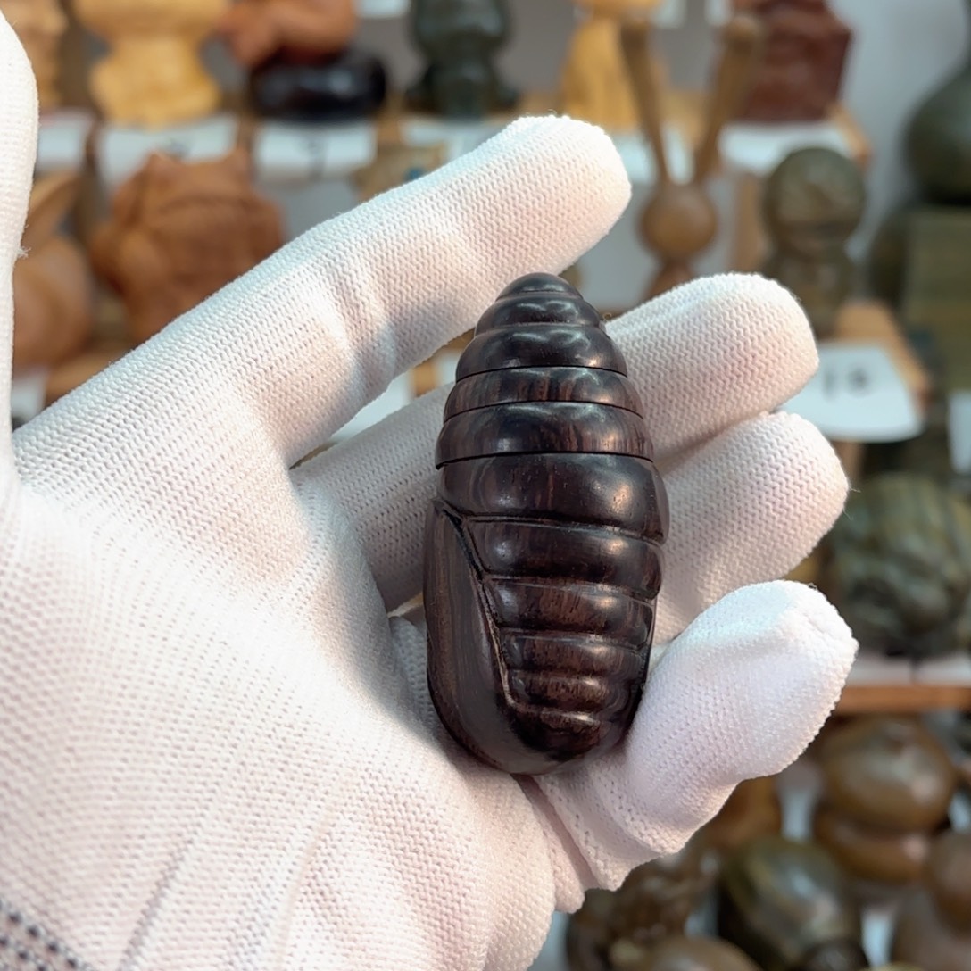 今***了木紫光檀蚕宝宝把件