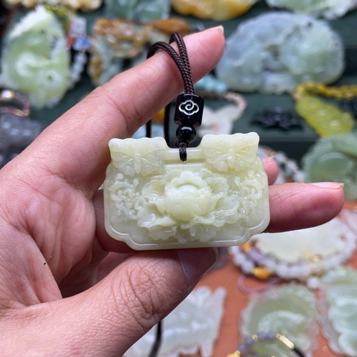 蛇纹石玉未镶嵌吊坠