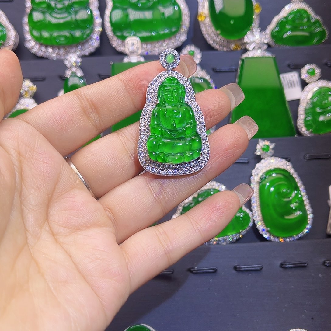 翡翠颈饰未镶嵌观音