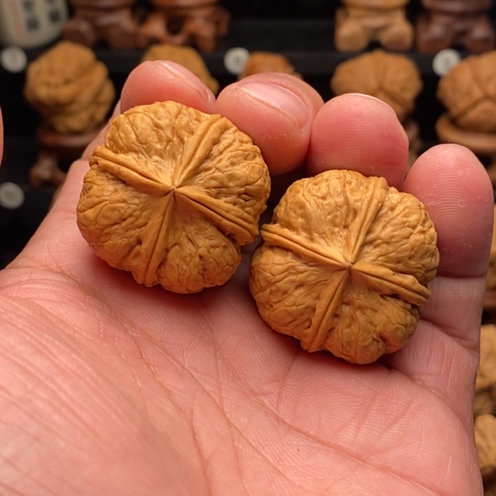 噜***噜文玩核桃把件…………………………