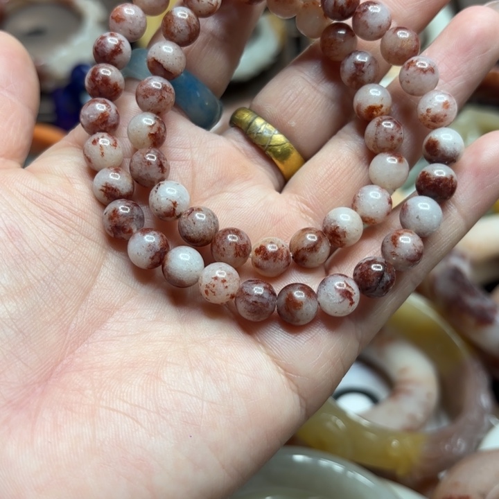 小***严石英岩玉合金颈饰