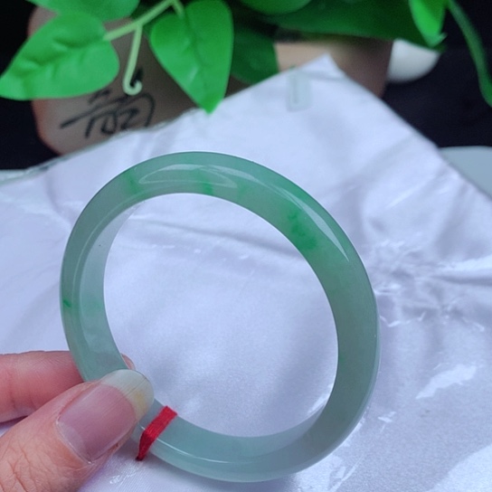 翡翠手镯未镶嵌         正圈54+