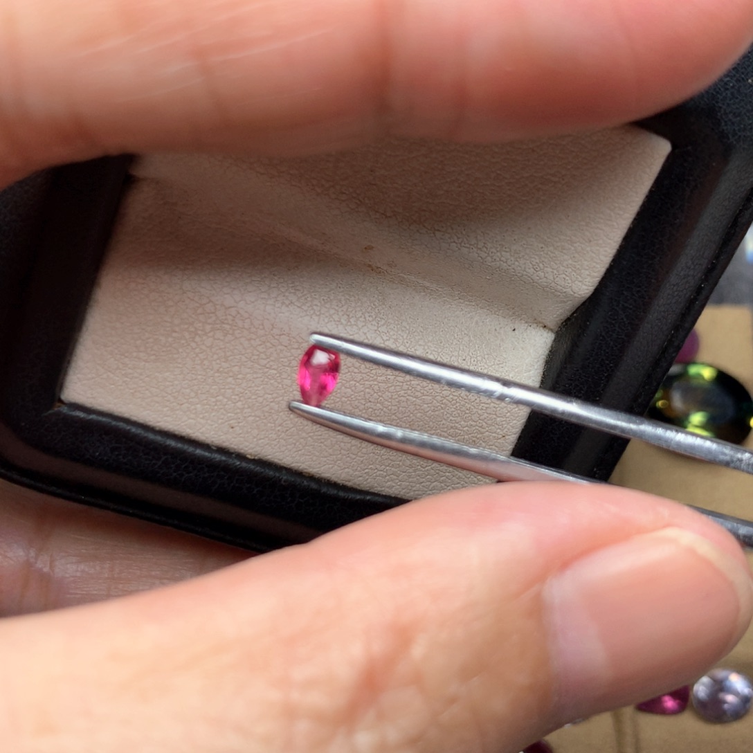 尖晶石裸石未镶嵌