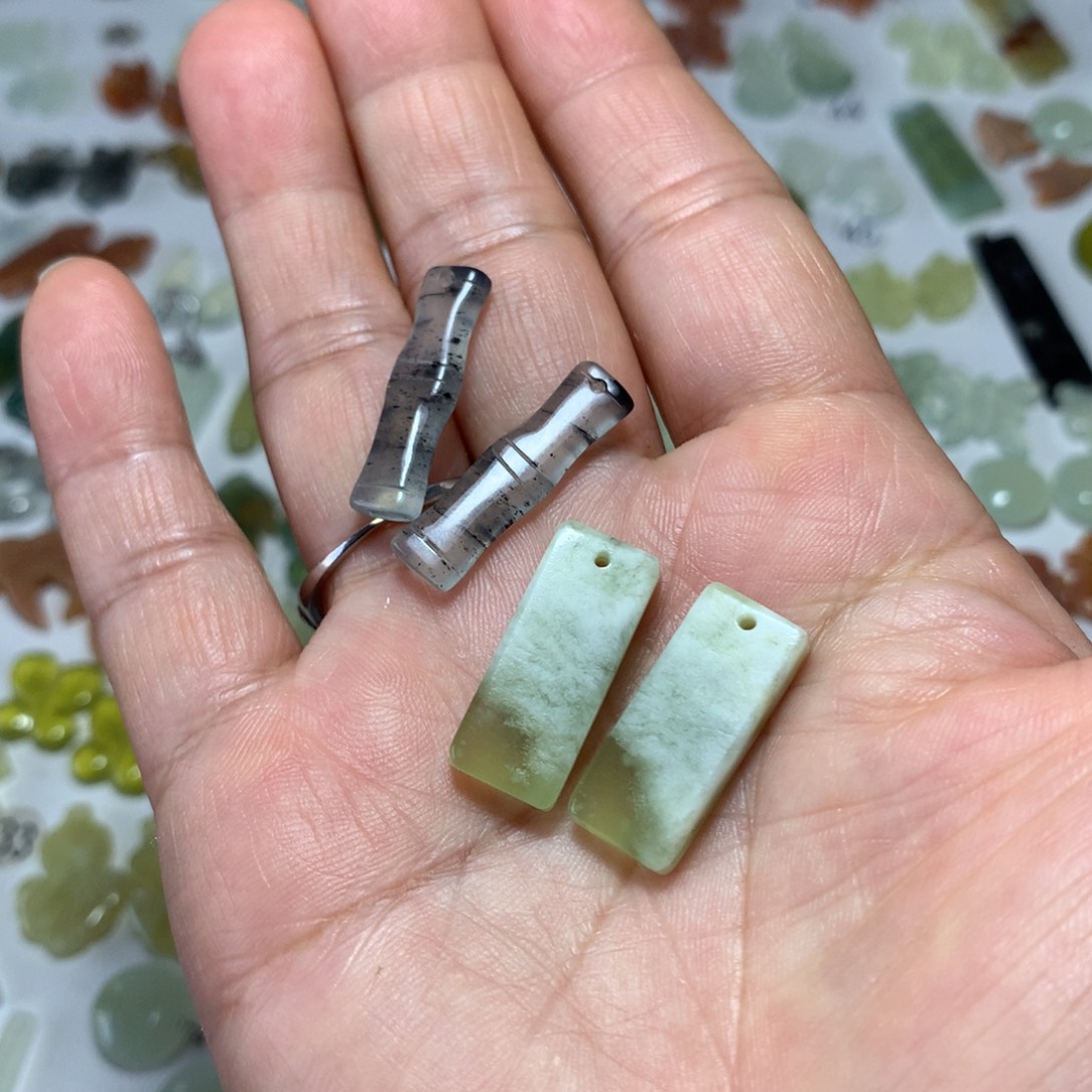 海***衣蛇纹石玉未镶嵌耳环