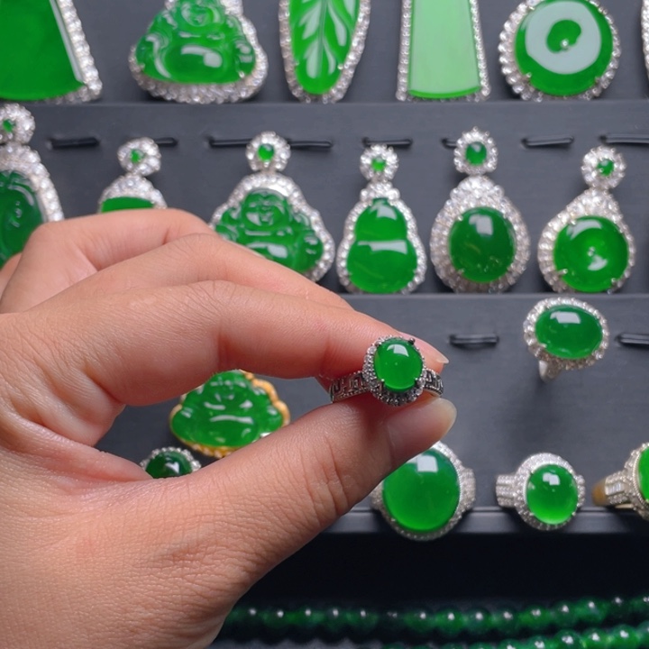 翡翠戒指未镶嵌翡翠戒指