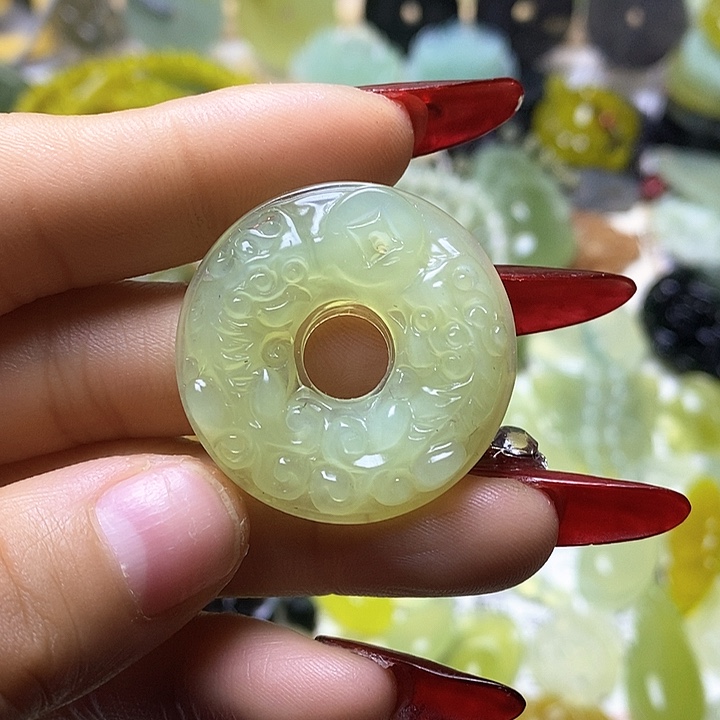 蛇纹石玉颈饰未镶嵌