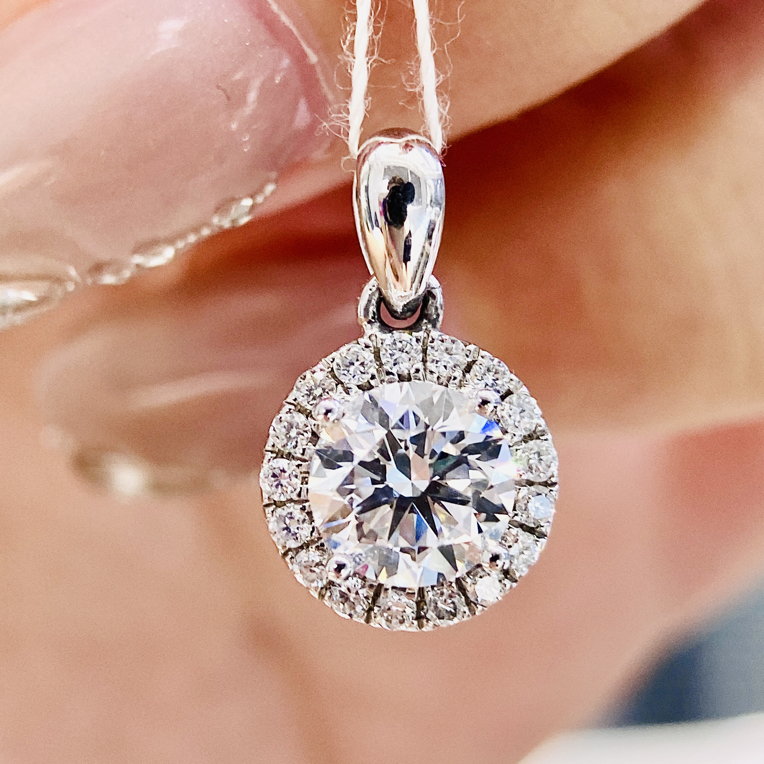 实验室培育钻石PT950镶嵌培育钻石1克拉豪华围镶圆包吊坠