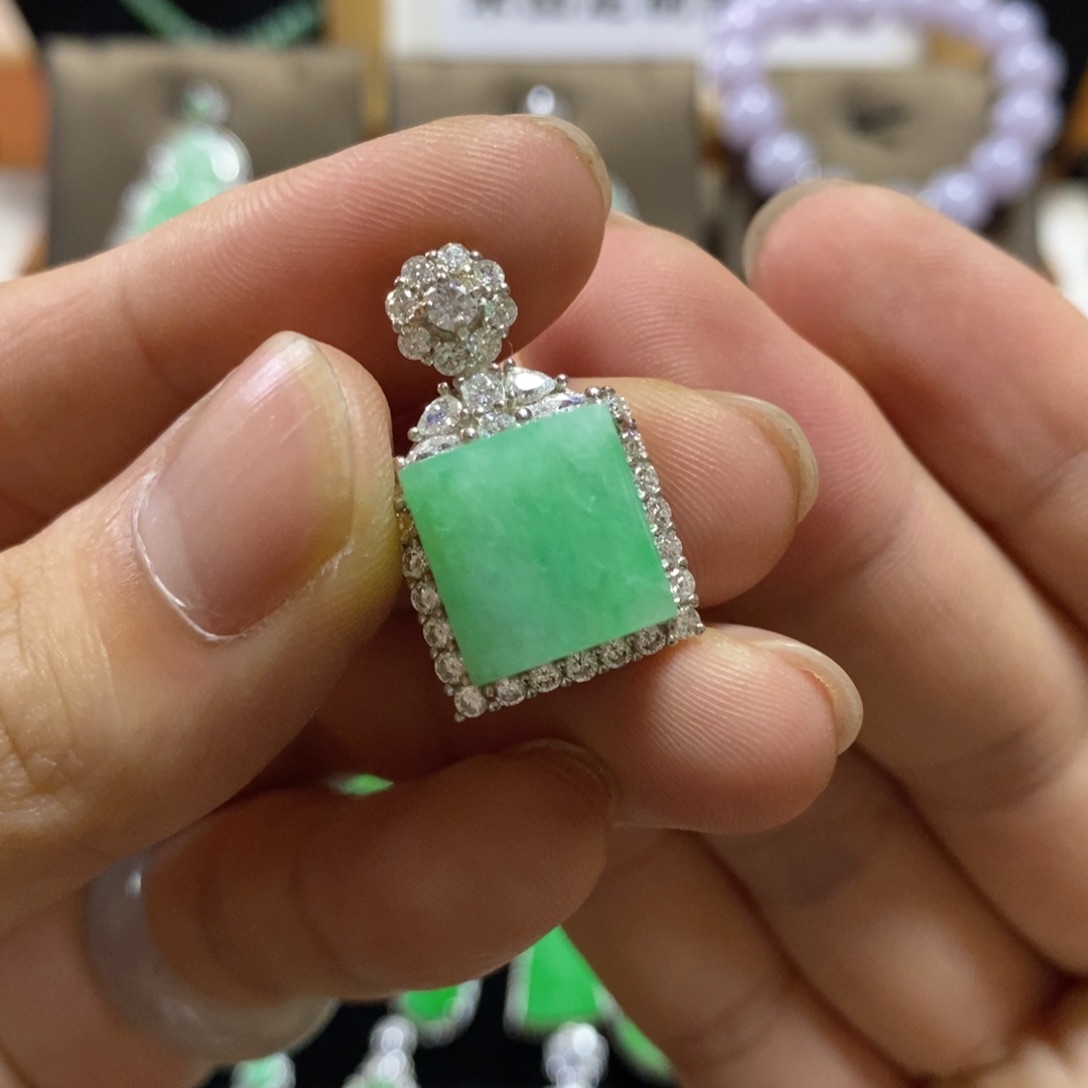 翡翠颈饰银S925镶嵌天然翡翠