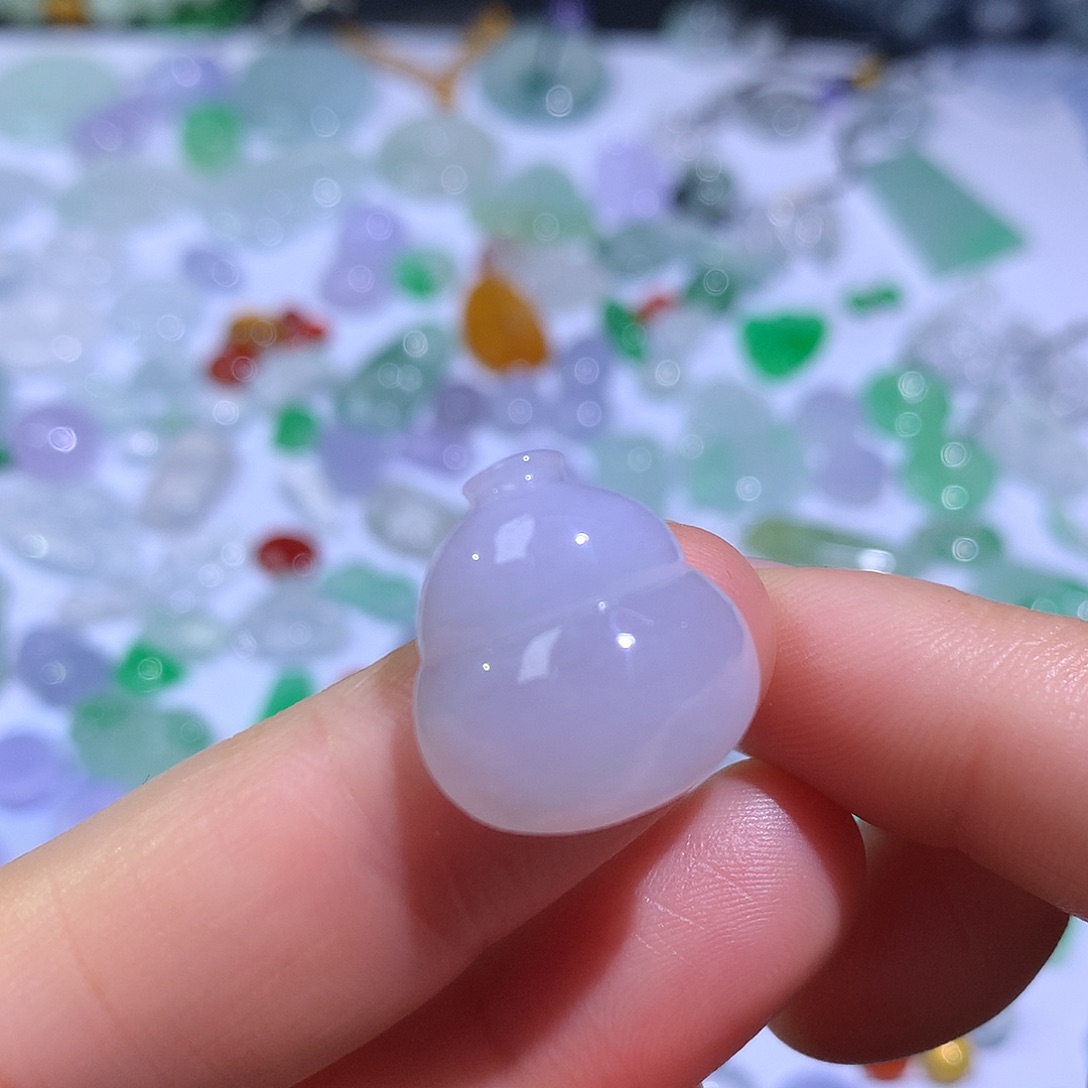 翡翠颈饰未镶嵌葫芦