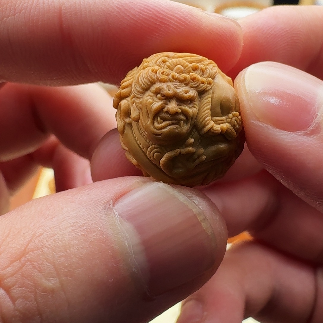 陆***游猴头核桃吊坠冥主