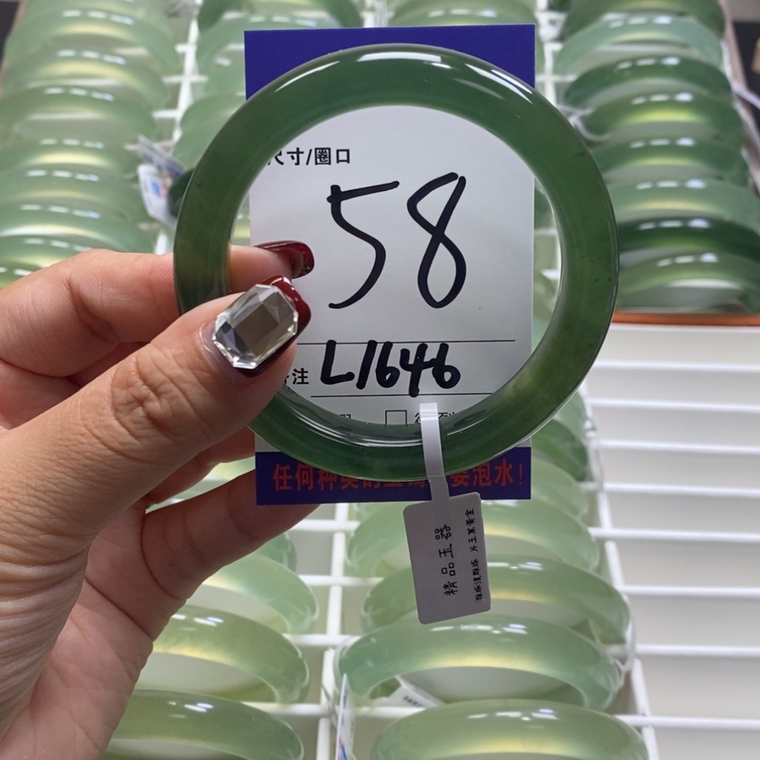 嫣***6蛇纹石玉未镶嵌手镯