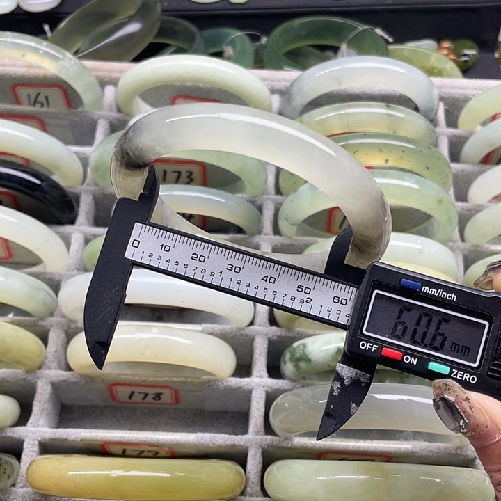 蛇纹石玉未镶嵌手镯162