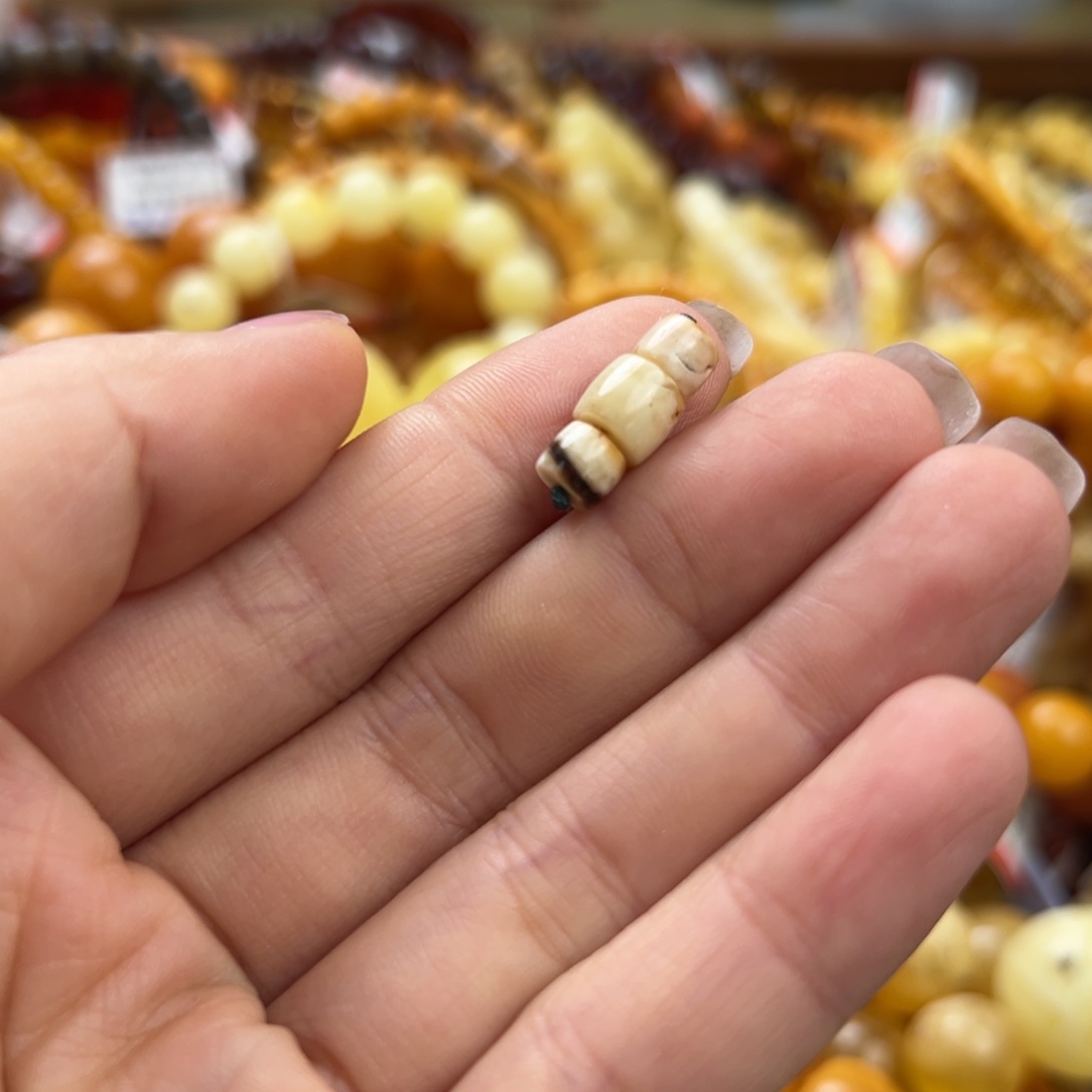 未镶嵌琥珀珠宝奇石