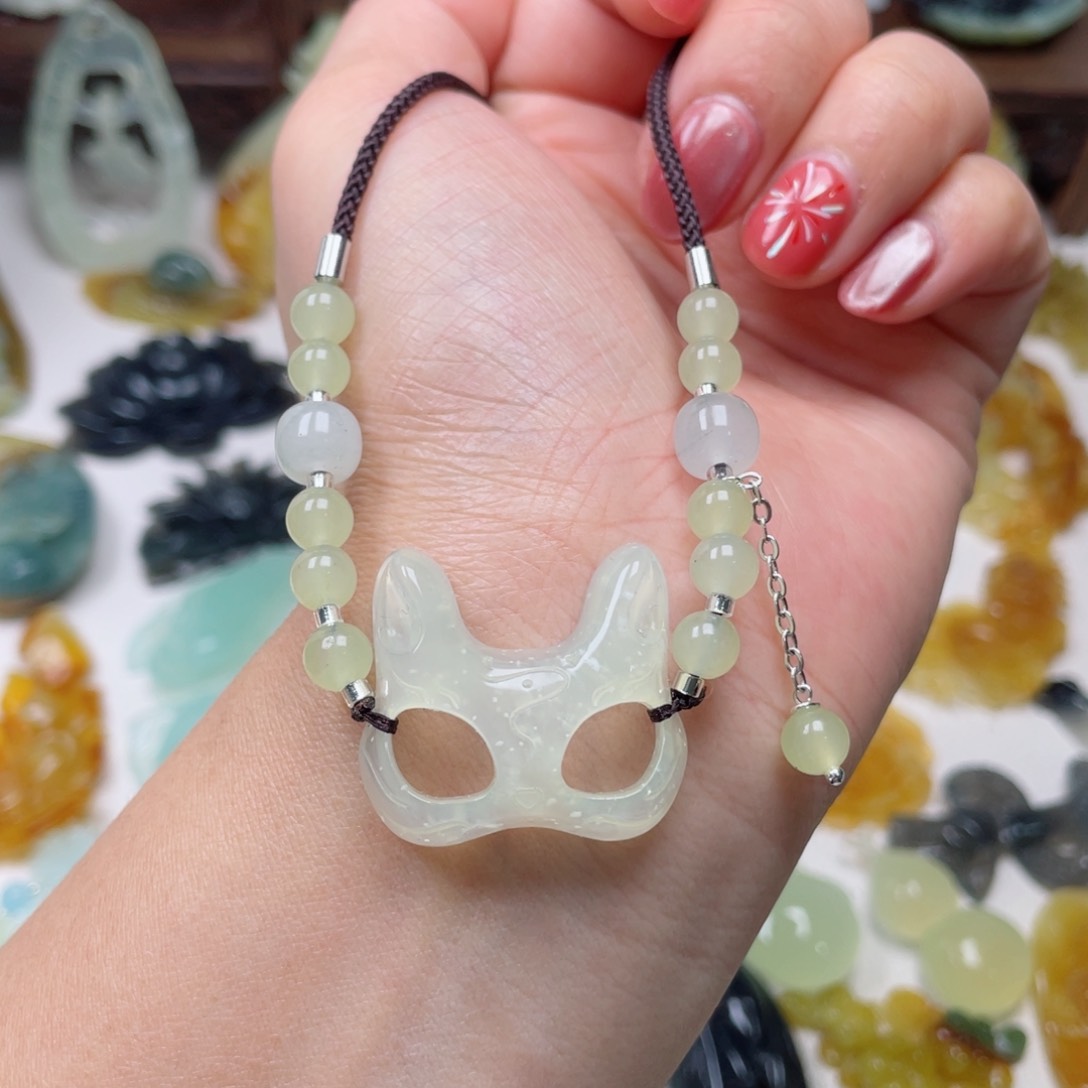 蛇纹石玉颈饰未镶嵌