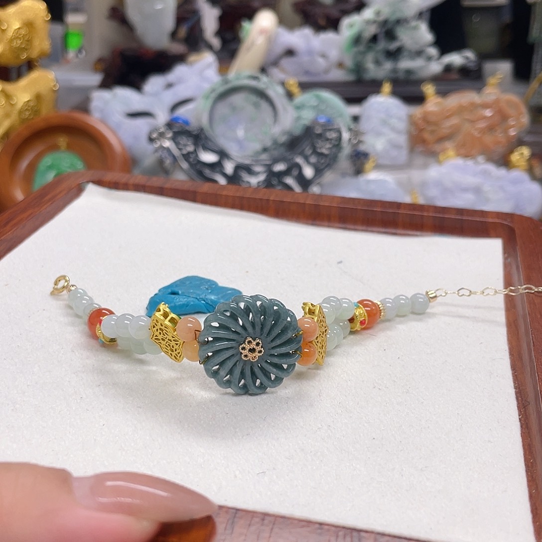 翡翠未镶嵌颈饰手牌