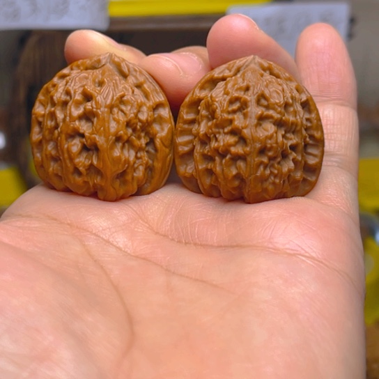 累***嘻文玩核桃吊坠白狮