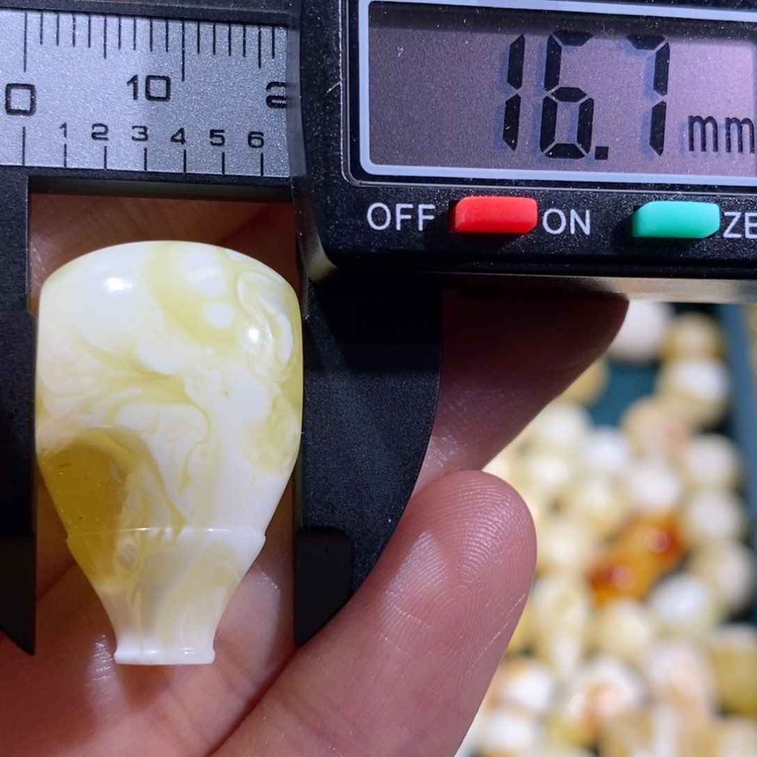 蜜蜡裸石未镶嵌配饰