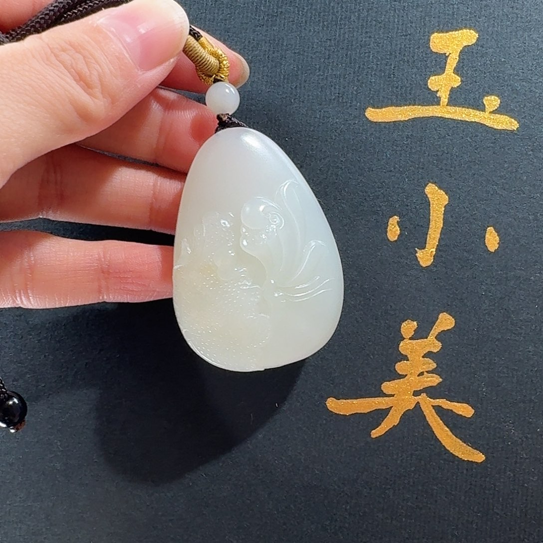 如***风和田玉未镶嵌颈饰米达