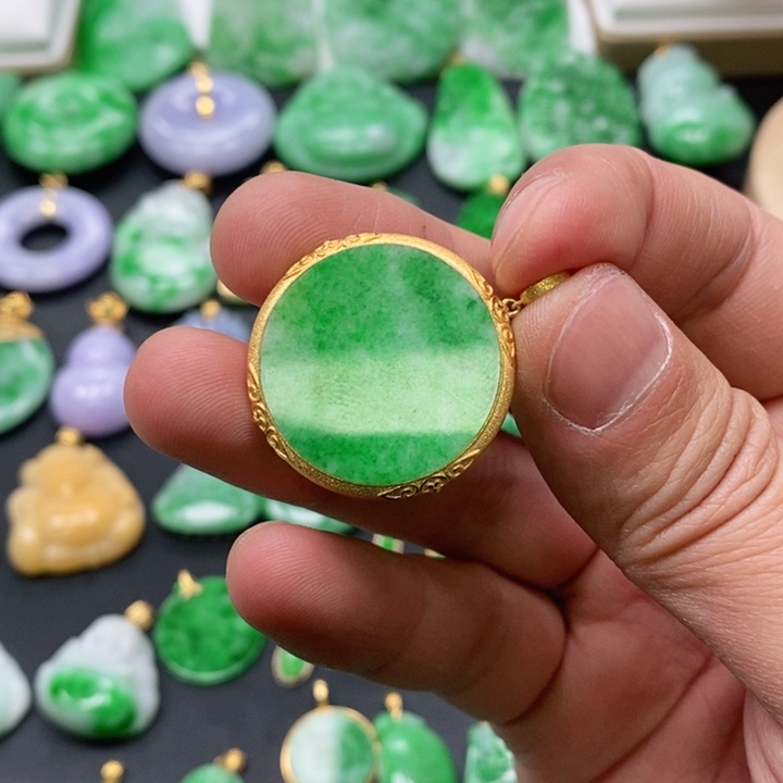 翡翠颈饰未镶嵌吊坠