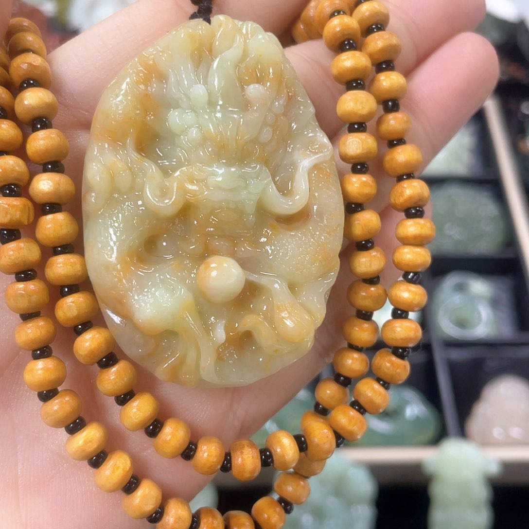 蛇纹石玉颈饰未镶嵌