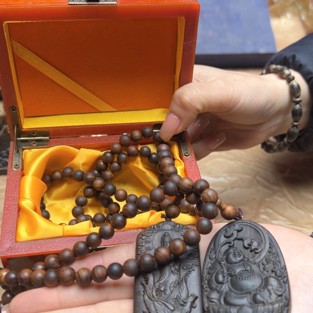 大叶紫檀（黑酸枝木类）