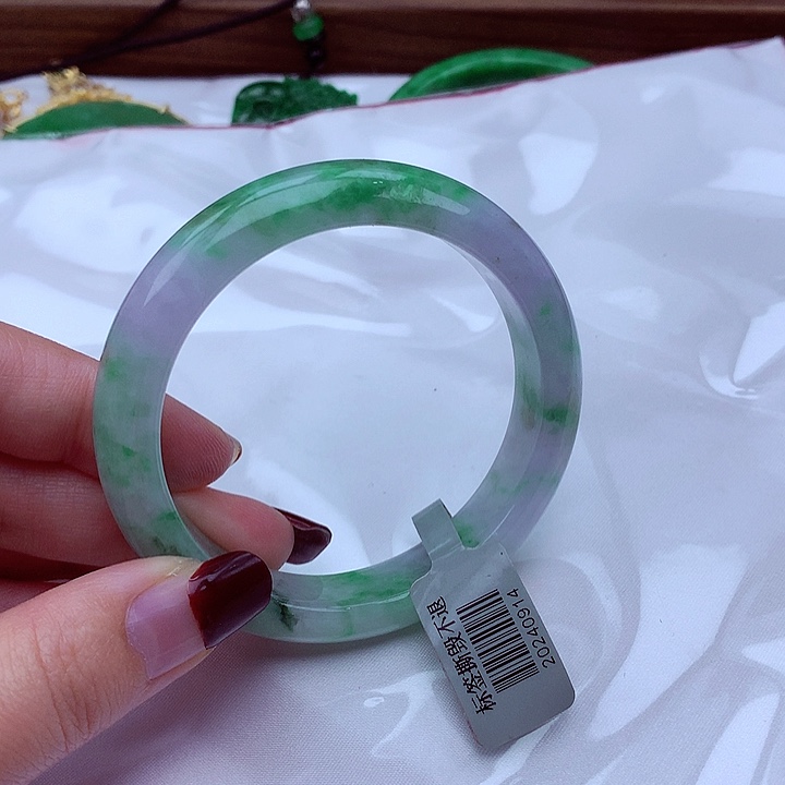翡翠手镯未镶嵌翡翠