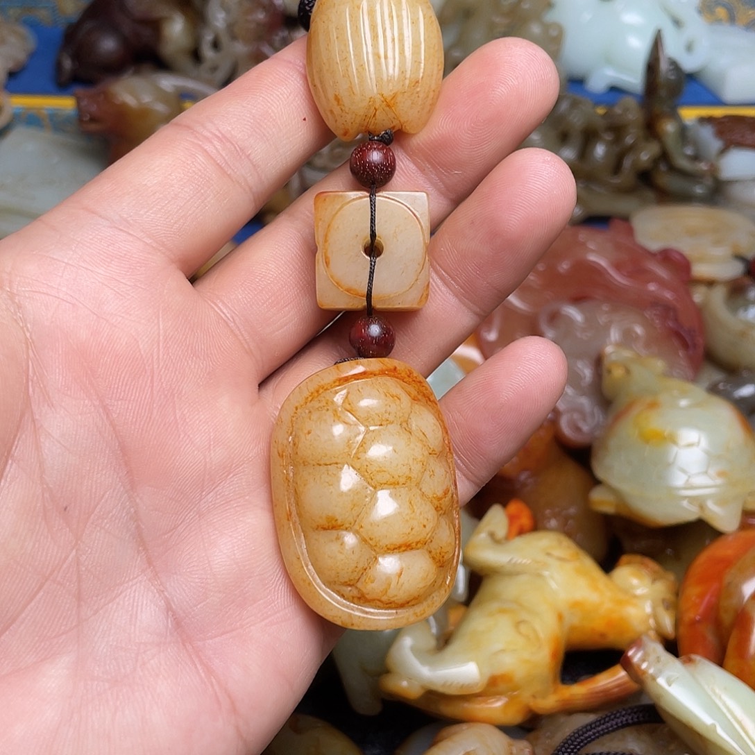 泰***缘和田玉未镶嵌挂件