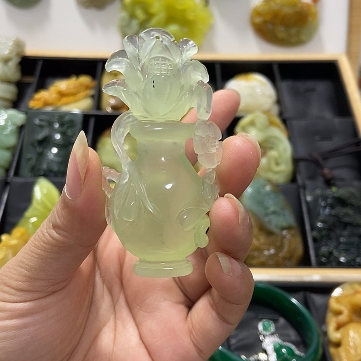 蛇纹石玉未镶嵌挂件