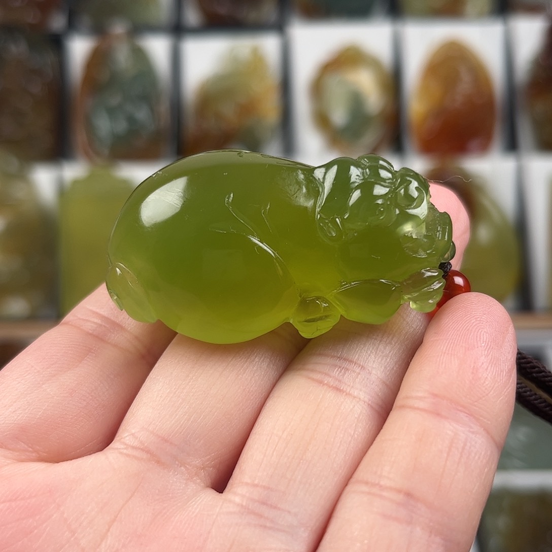 蛇纹石玉颈饰未镶嵌