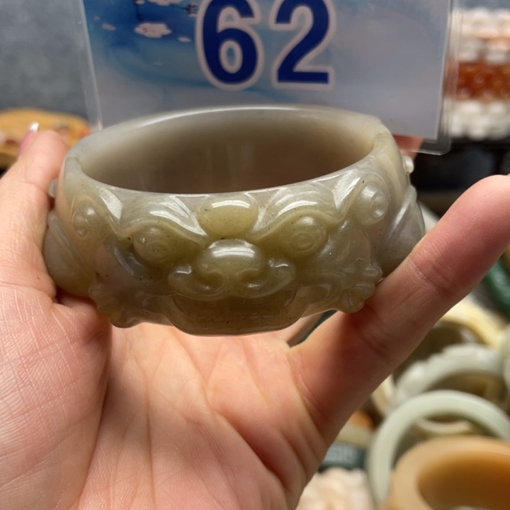 石英岩玉未镶嵌手镯