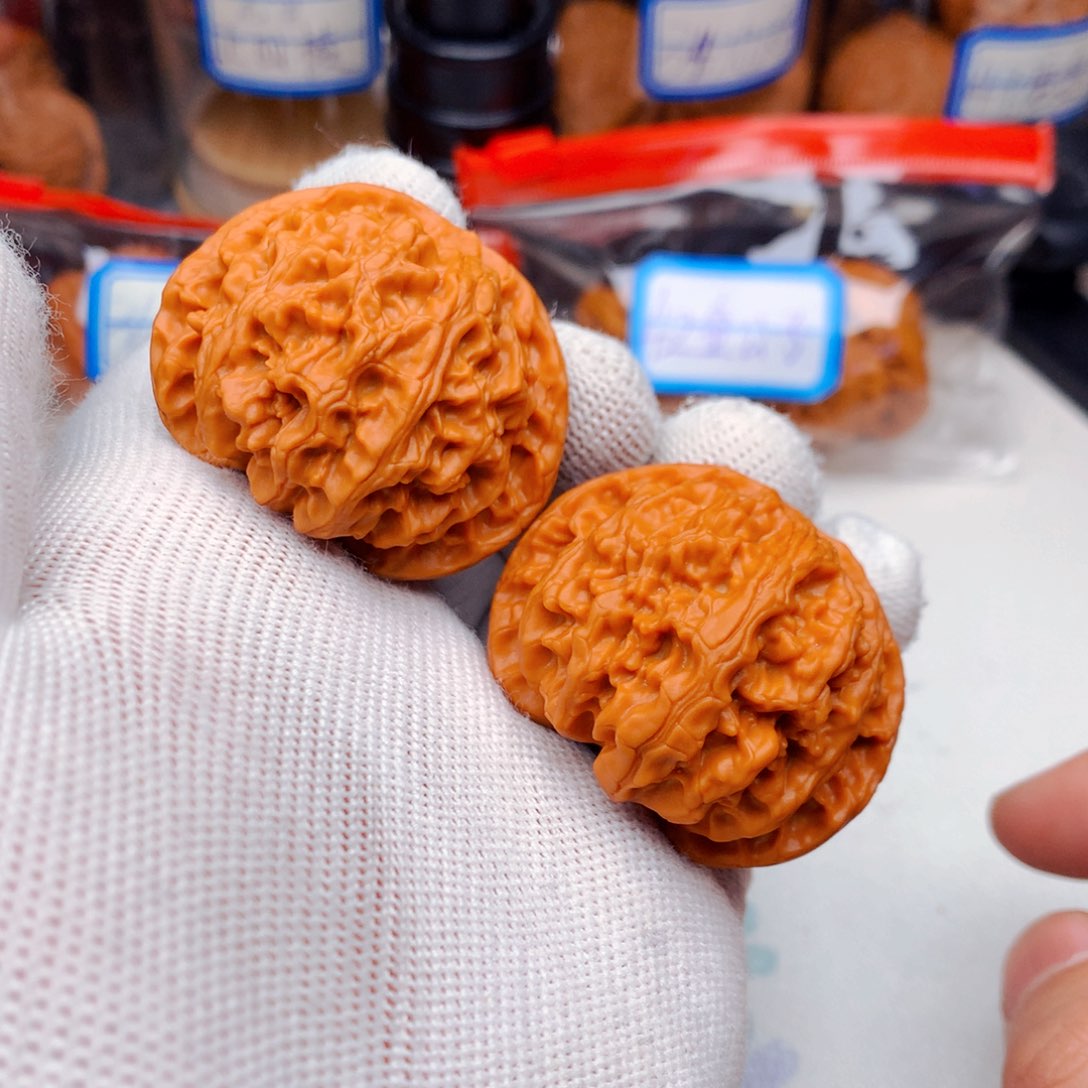 文玩核桃吊坠苹果园