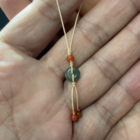 翡翠未镶嵌颈饰小小的有品位