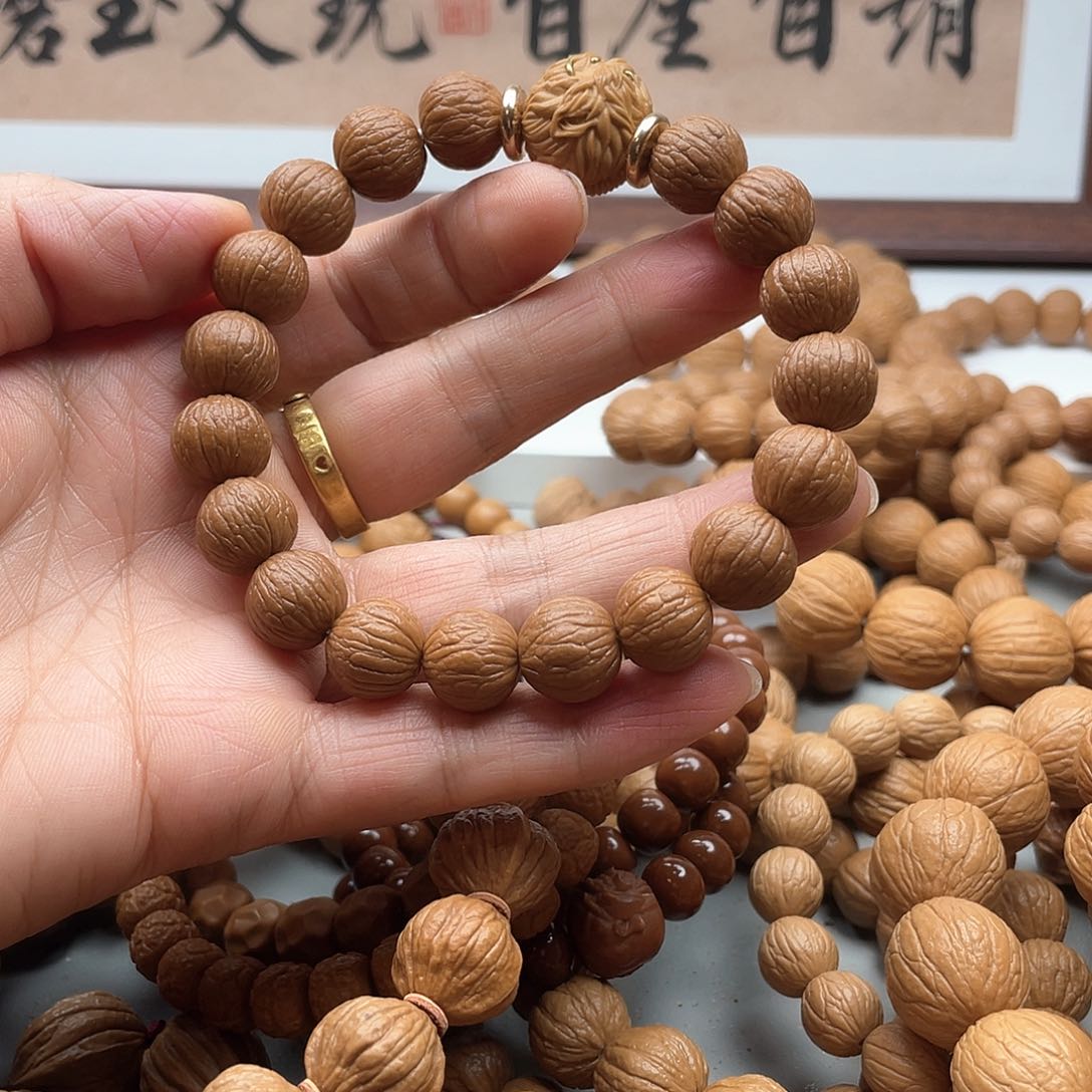 核桃比**行老树猴头手串