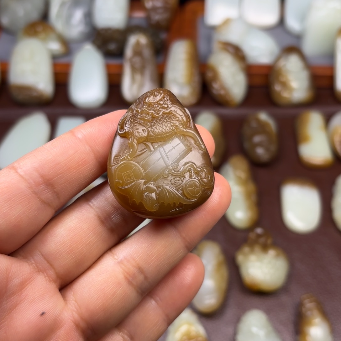 和田玉（糖玉）颈饰未镶嵌