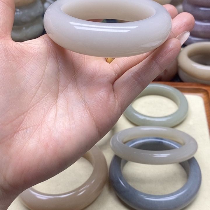 石英岩玉手镯未镶嵌