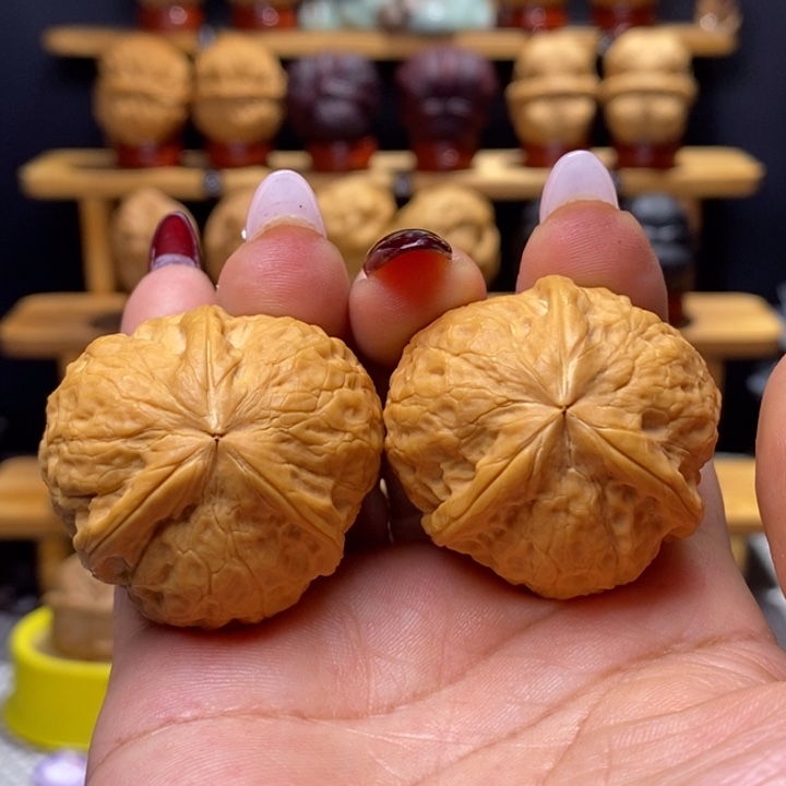 1***7文玩核桃把件寿桃三棱8