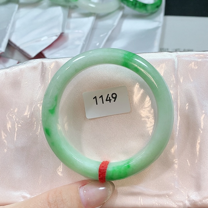 翡翠手镯未镶嵌天然翡翠手镯52