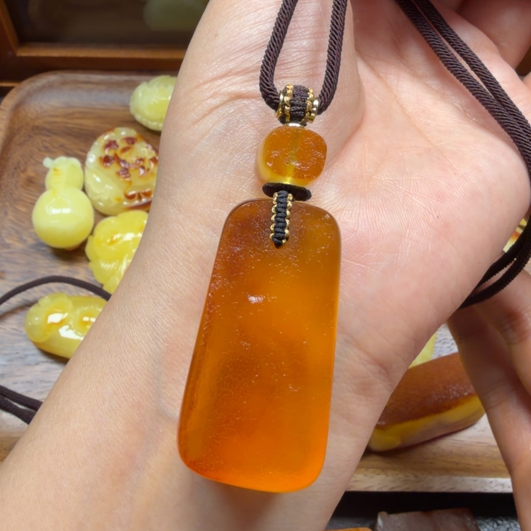 琥珀未镶嵌吊坠(赠链)