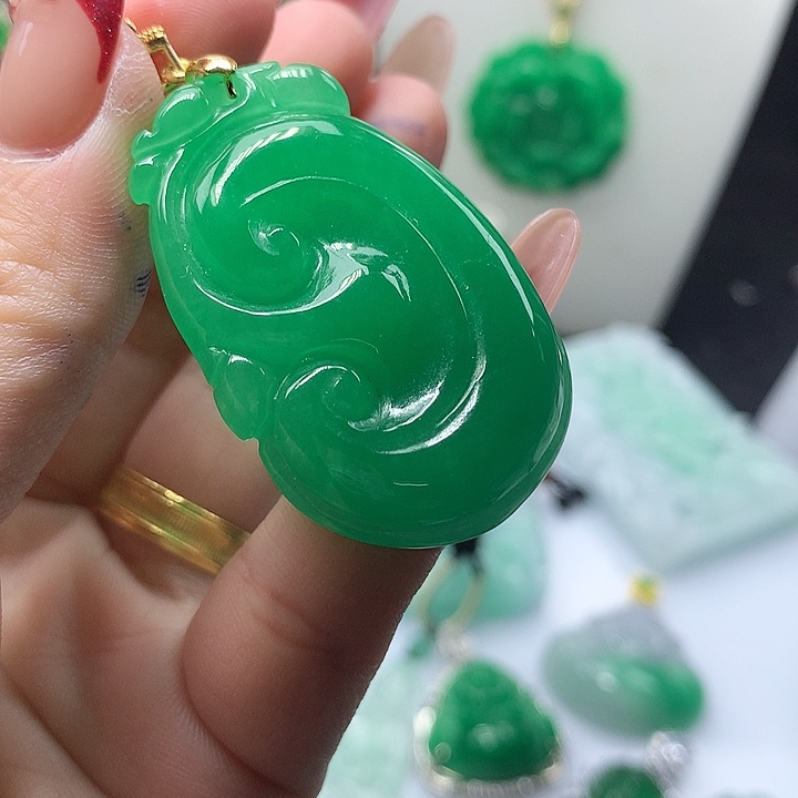 翡翠吊坠(赠链)未镶嵌
