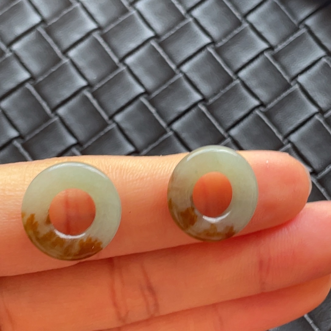 翡翠颈饰未镶嵌一对