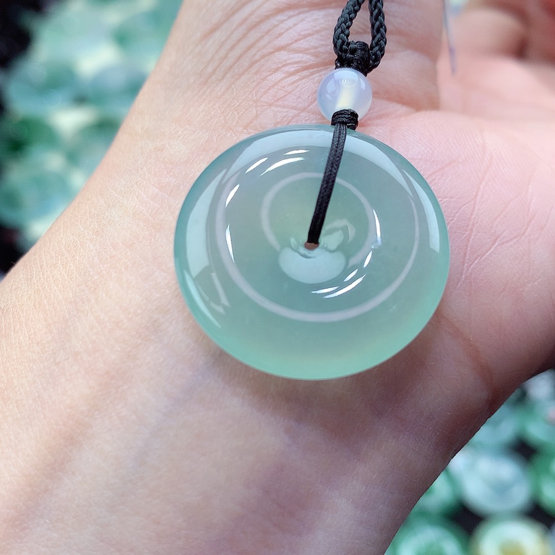 翡翠颈饰未镶嵌编号96。尺寸24.1-5.2