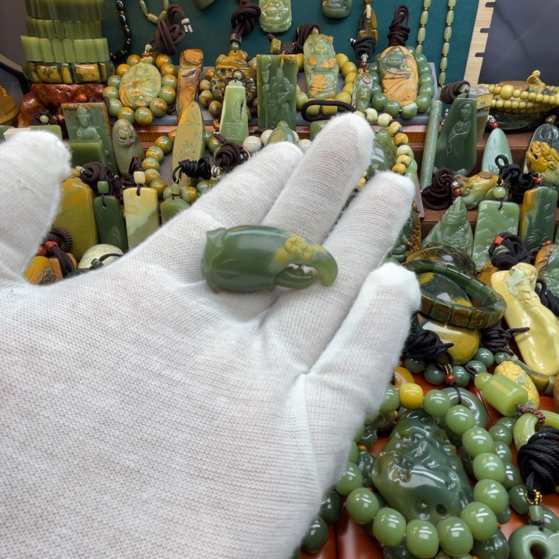 岫岩河磨玉（透闪石质玉）未镶嵌颈饰