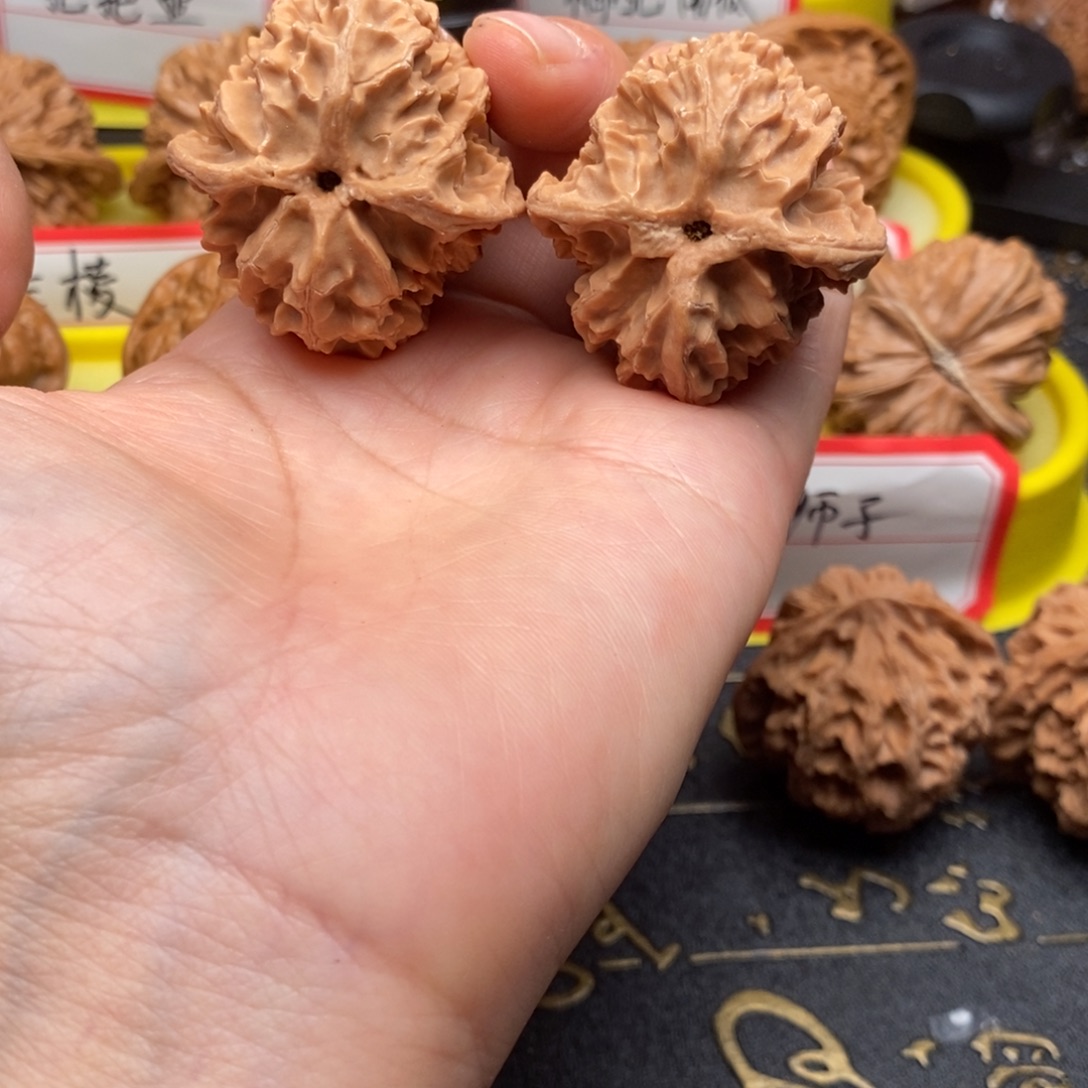 腾***文玩核桃吊坠苹果园