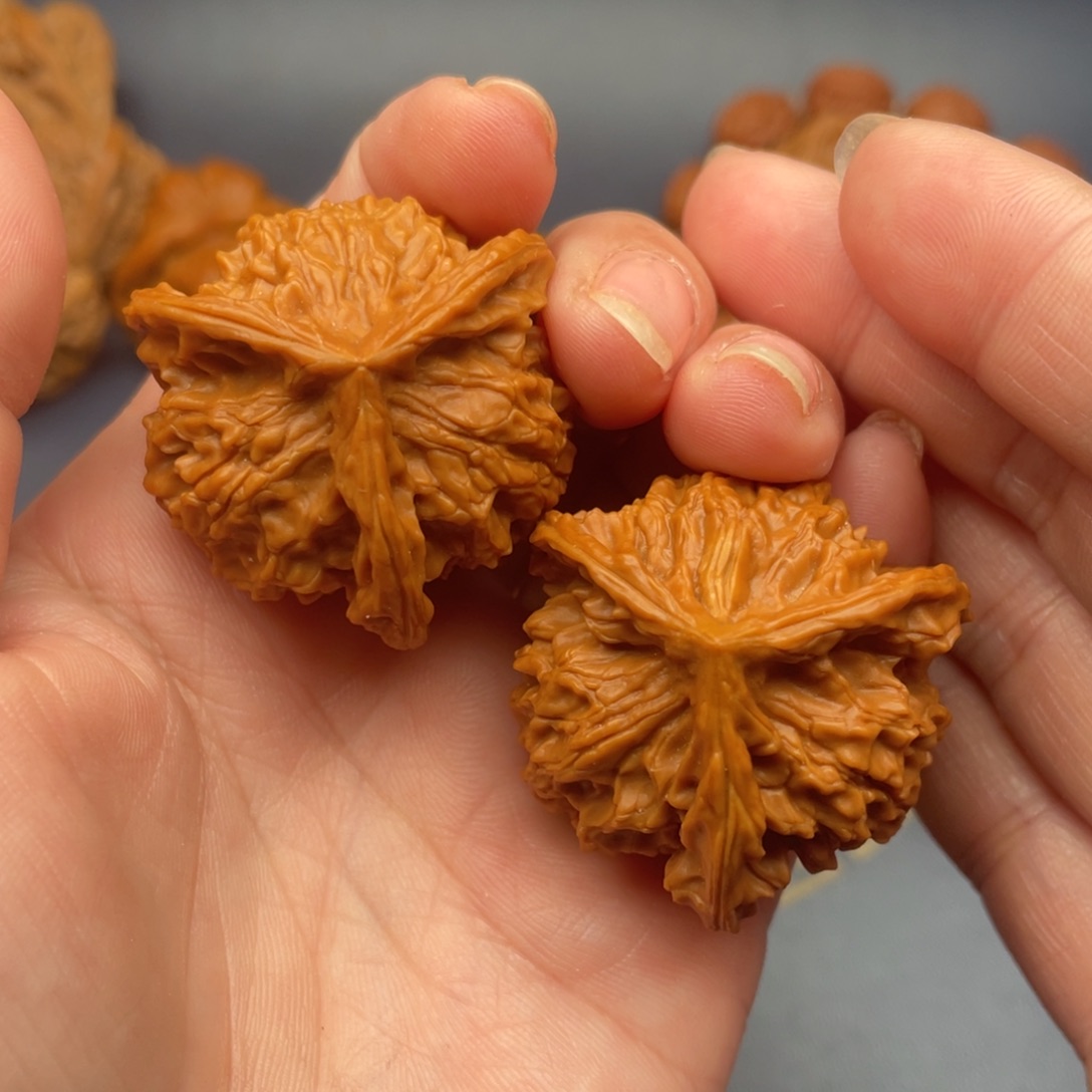 文玩核桃把件三棱37