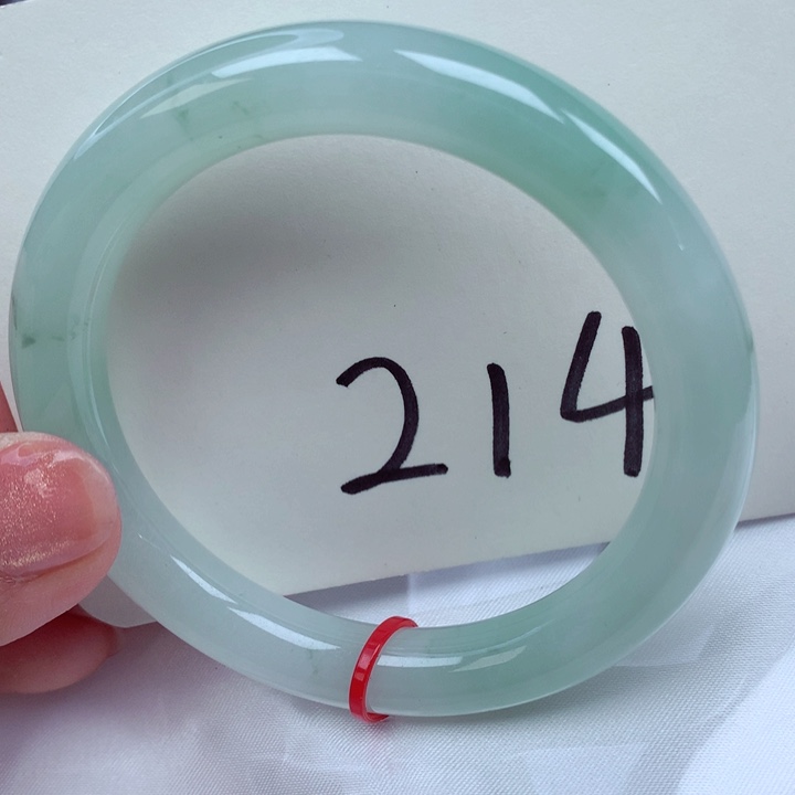 翡翠手镯未镶嵌翡翠