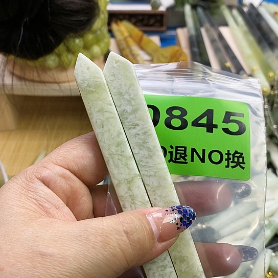 蛇纹石玉发簪未镶嵌梅*姐